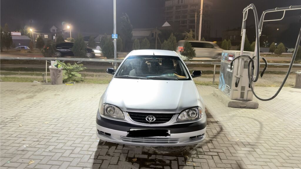 Toyota Avensis: 2002 г., 1.8 л, Механика, Бензин, Хэтчбэк: фото 1