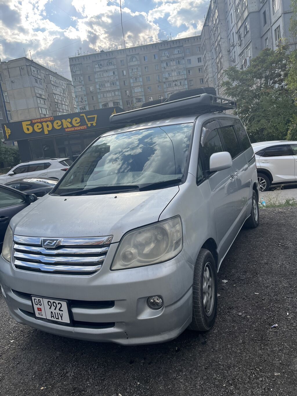 Toyota Noah: 2003 г., 2 л, Автомат, Бензин, Минивэн: фото 5