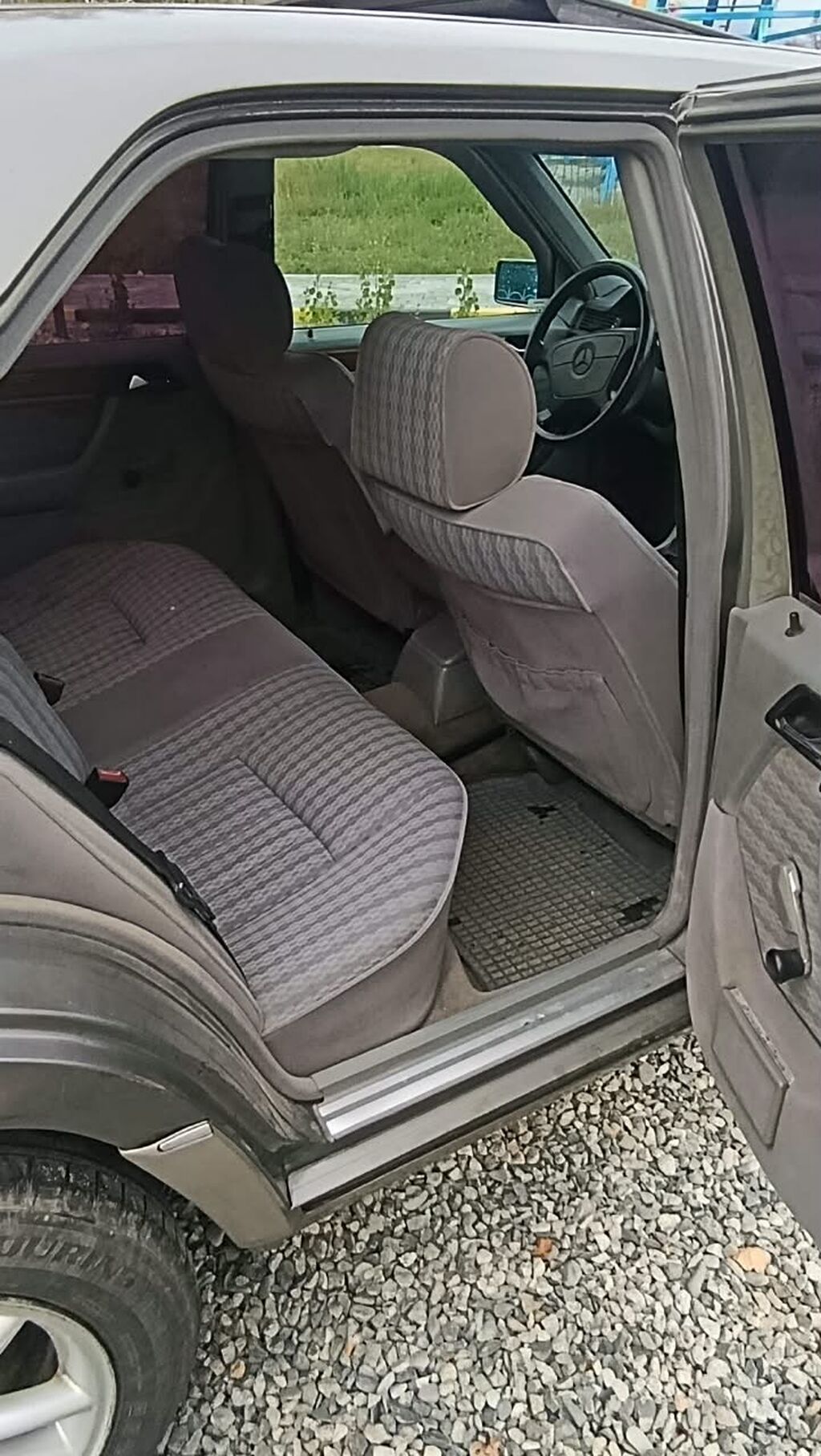 Mercedes-Benz W124: 1993 г., 2 л, Механика, Бензин, Седан: фото 7