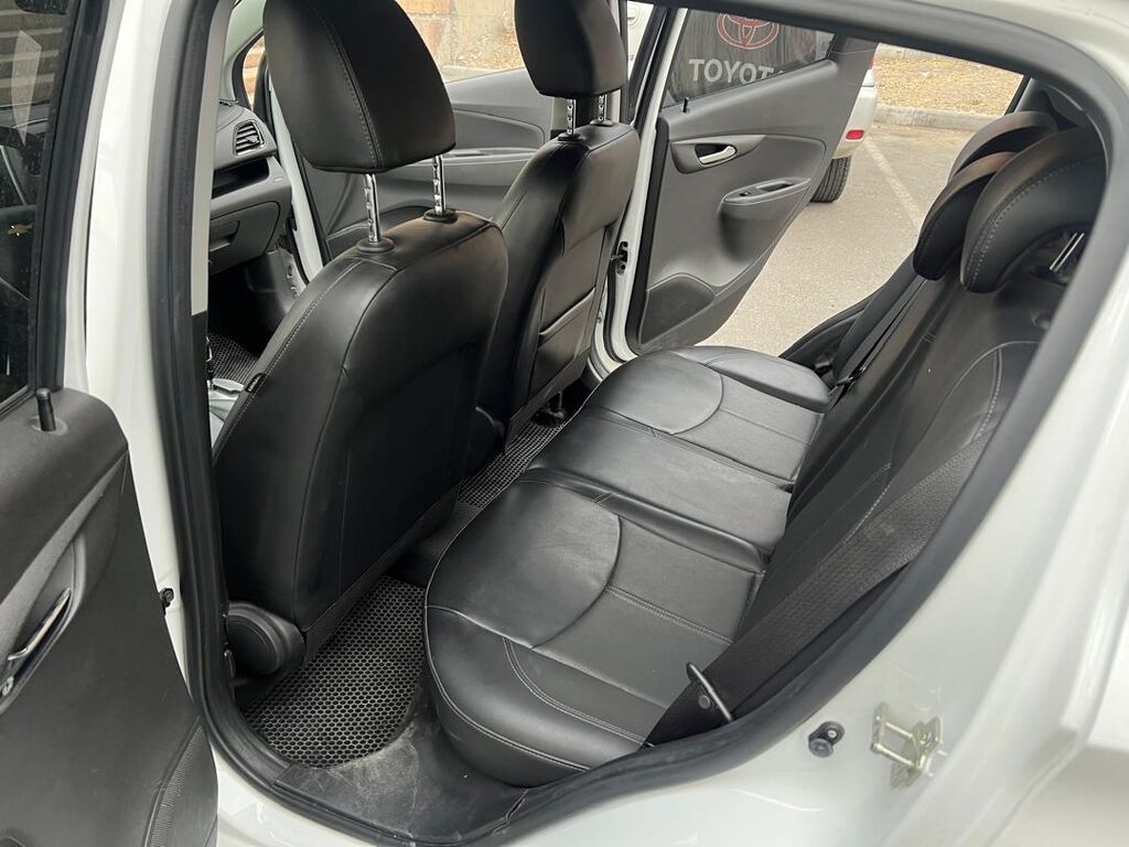 Продам Chevrolet Spark 2018 г., хэтчбек: фото 5