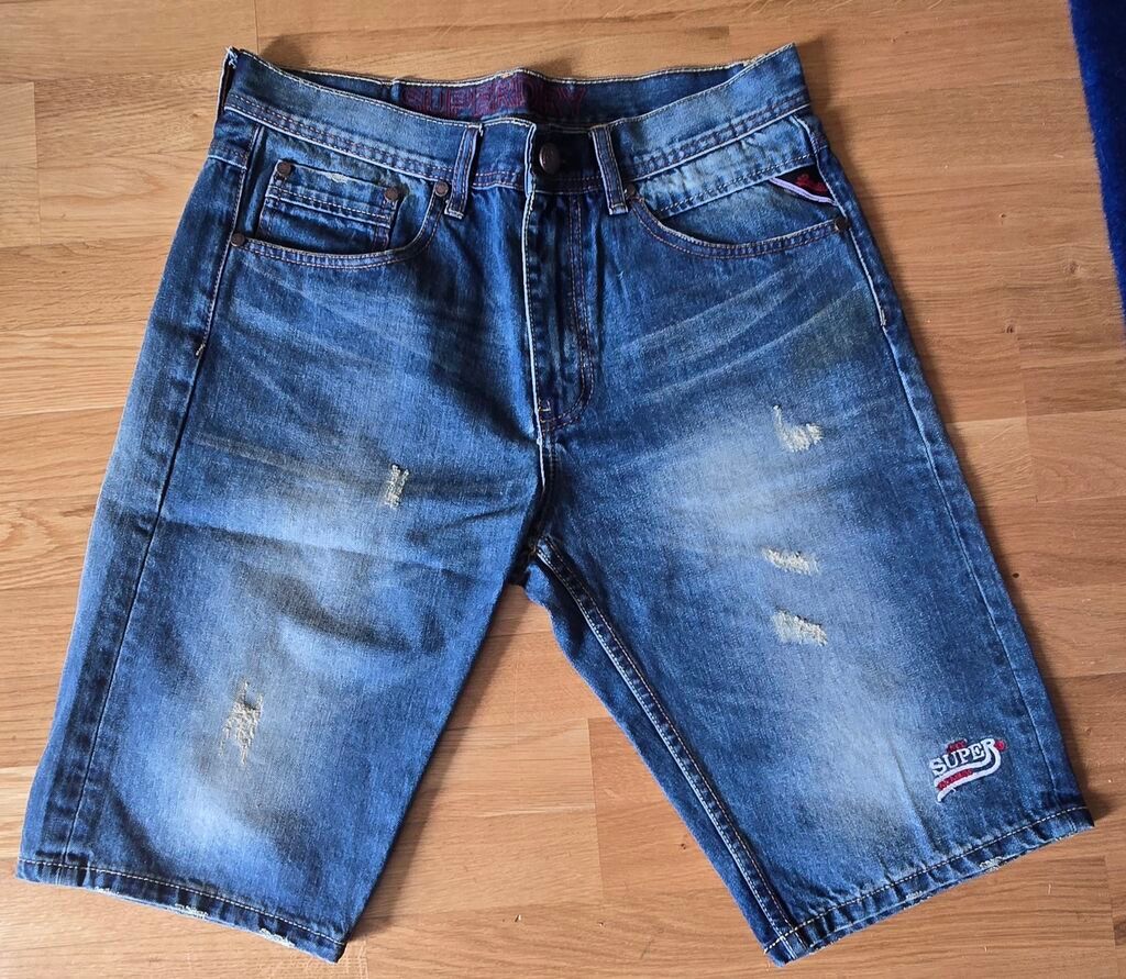Bermude i šortsevi: Superdry šorts bermude muške. Piše 34 velicina, za l odgovara. Levo
