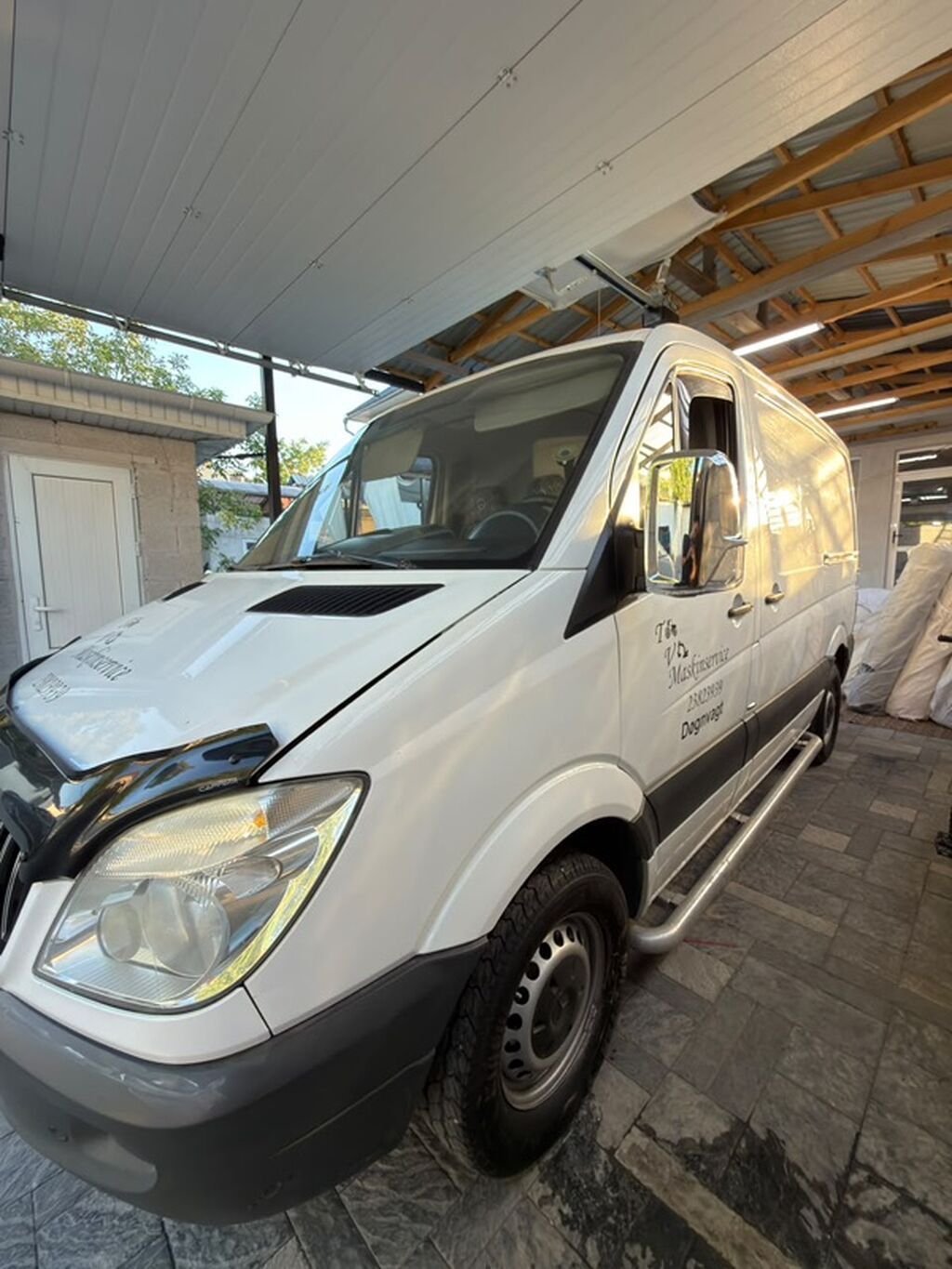 Грузовой фургон Mercedes-Benz Sprinter (короткая база, средняя крыша): фото 3