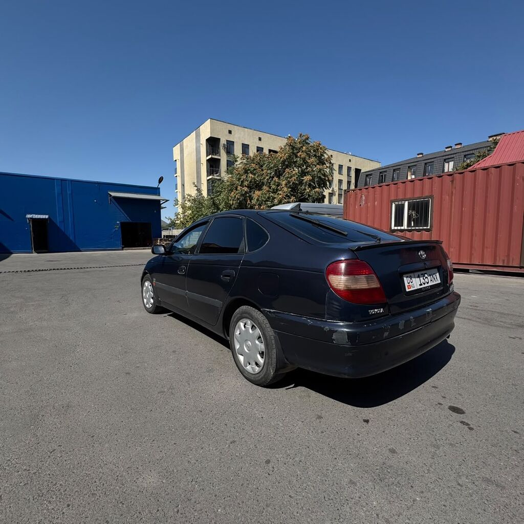 Toyota Avensis: 2001 г., 1.8 л, Механика, Бензин, Хэтчбэк: фото 8