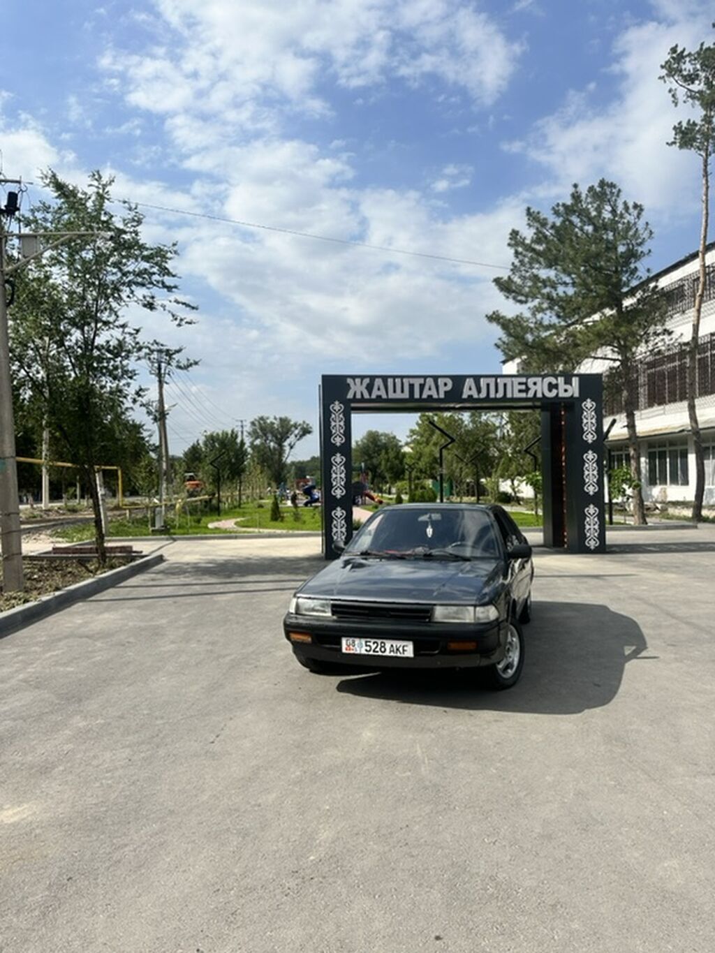 Toyota Carina: 1989 г., 1.6 л, Механика, Бензин, Седан: фото 1