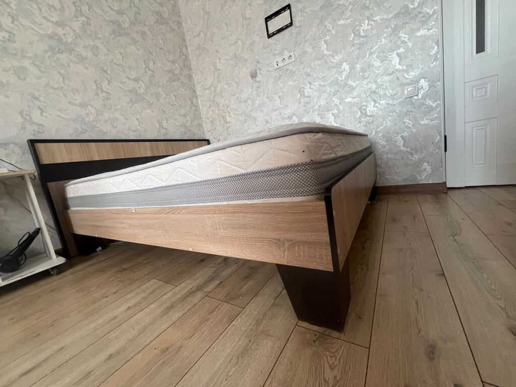 Двуспальная кровать, Б/у, С матрасом, длина - 200 см: фото 2