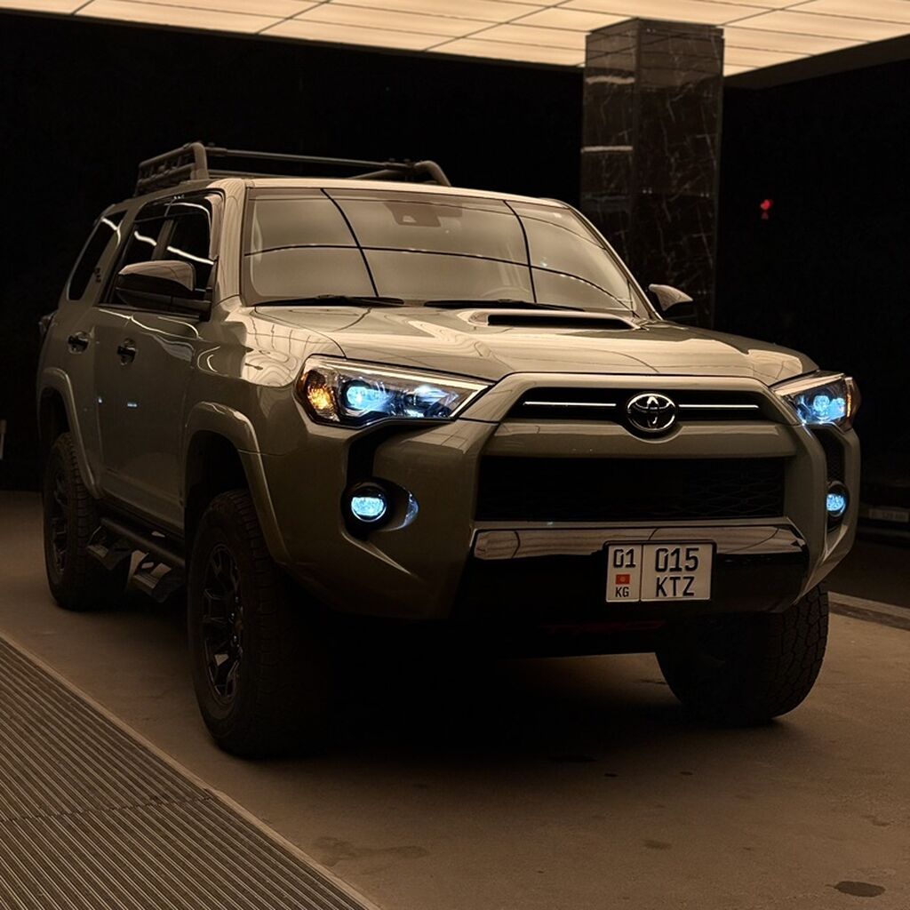 Toyota 4Runner: 2023 г., 4 л, Автомат, Бензин, Внедорожник: фото 1