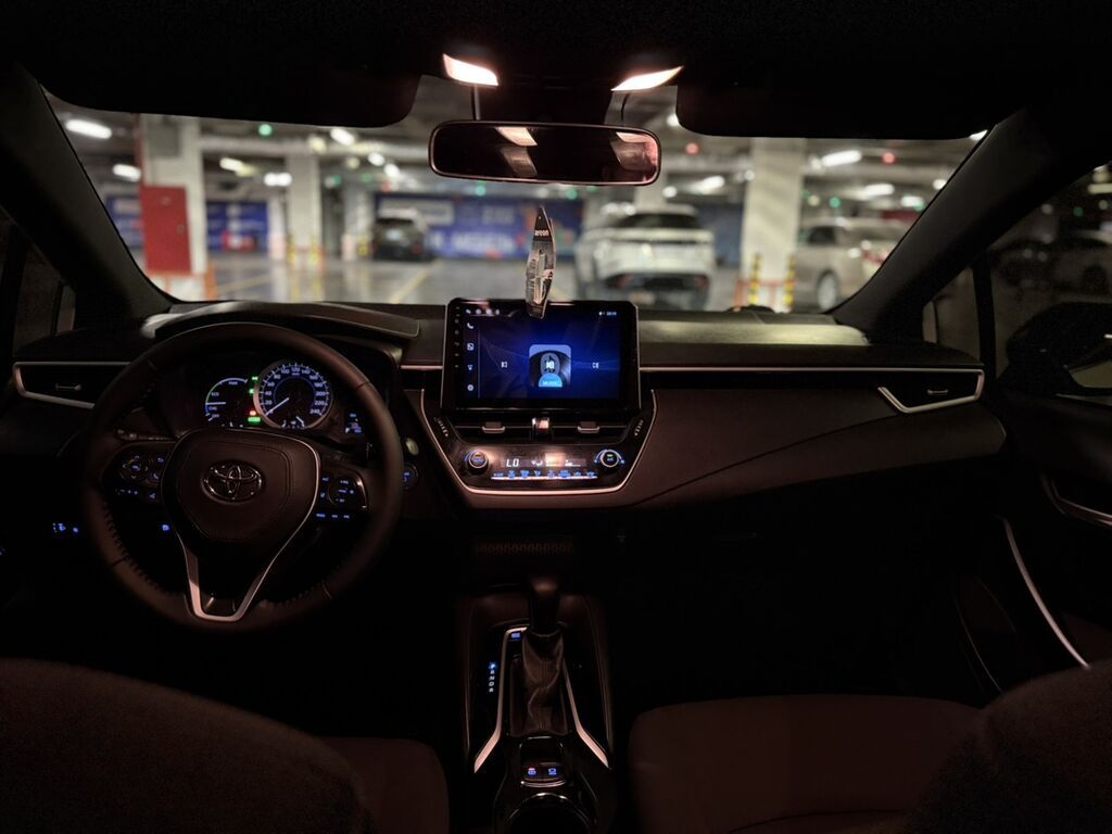 Toyota Corolla: 2020 г., 1.8 л, Вариатор, Гибрид, Седан: фото 6