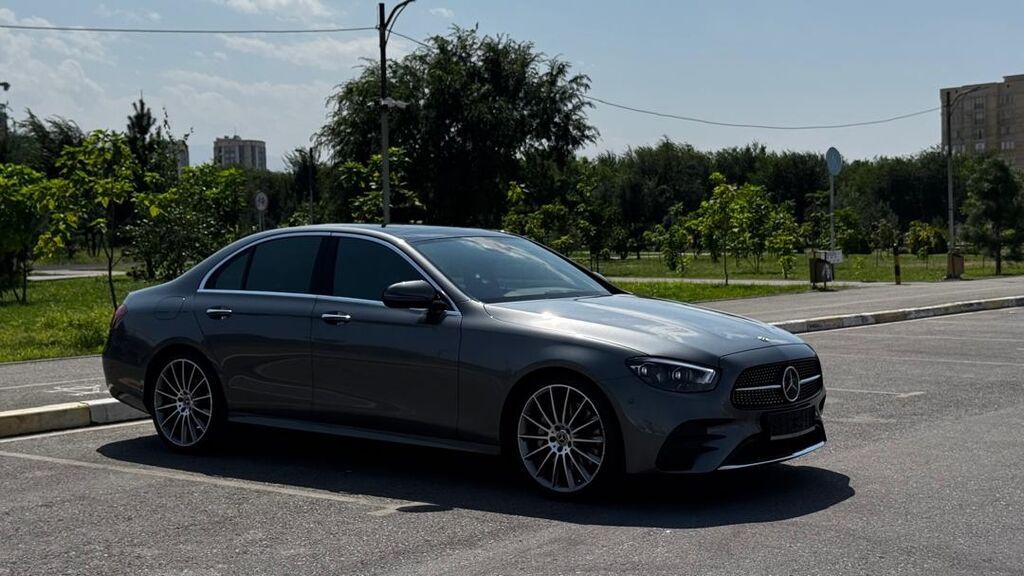 Mercedes-Benz E-Class: 2022 г., 2 л, Автомат, Бензин, Седан: фото 2