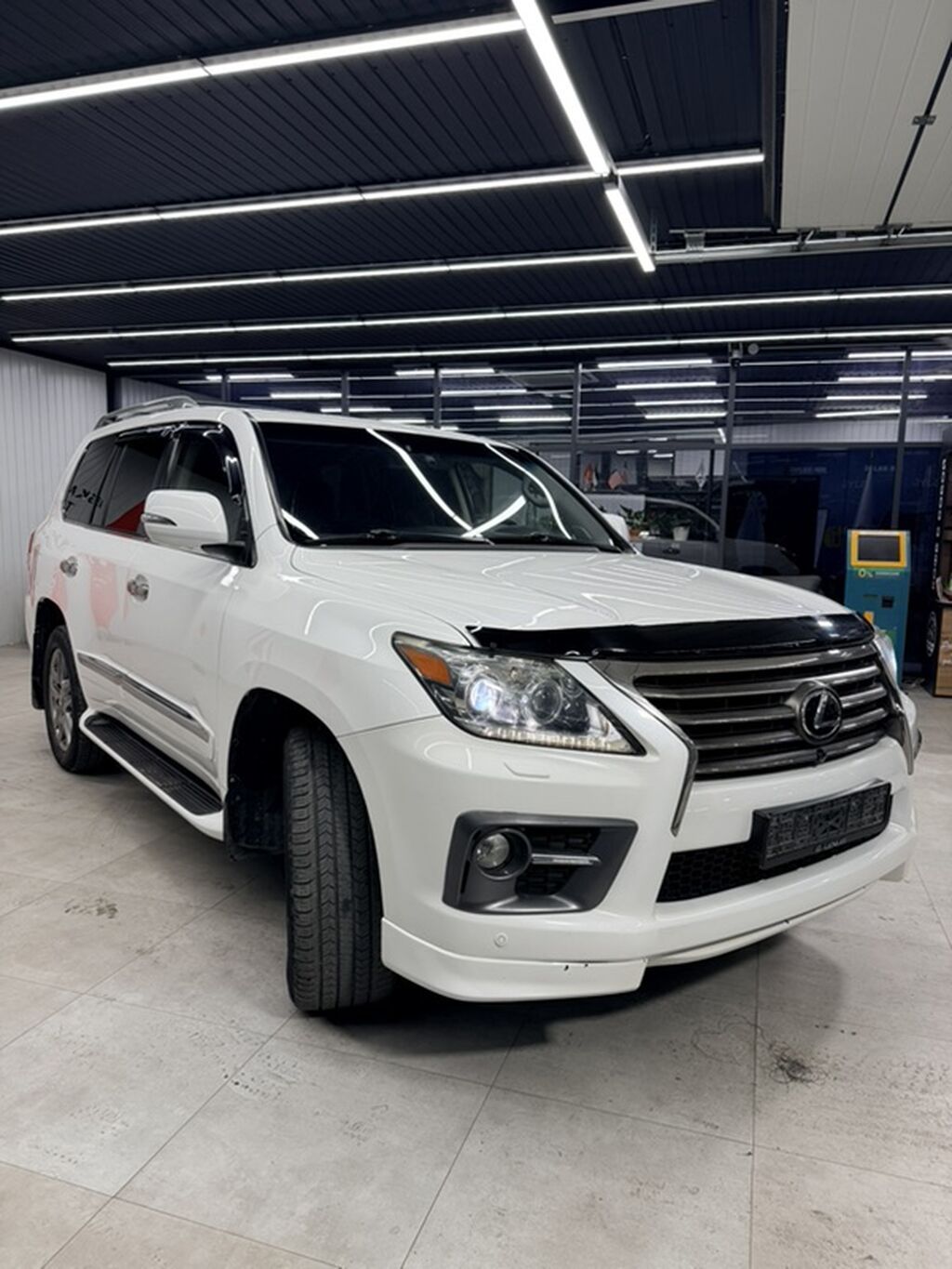 Lexus LX: 2012 г., 5.7 л, Автомат, Бензин, Внедорожник: фото 2