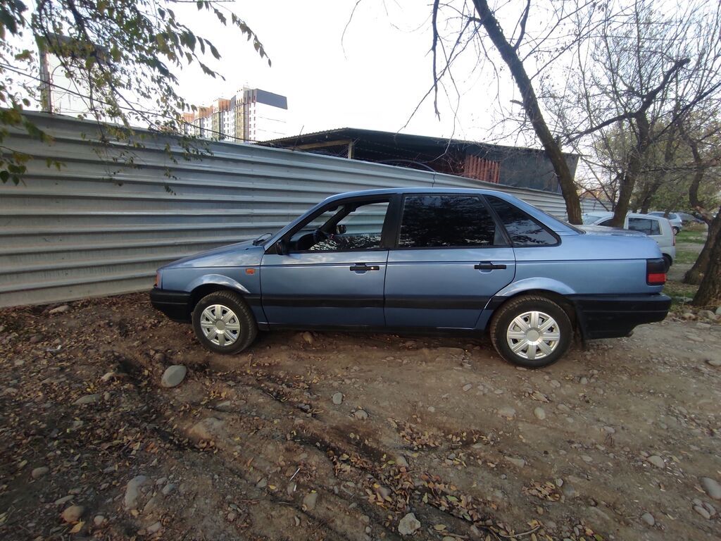 Volkswagen Passat: 1991 г., 1.8 л, Механика, Бензин, Седан: фото 2