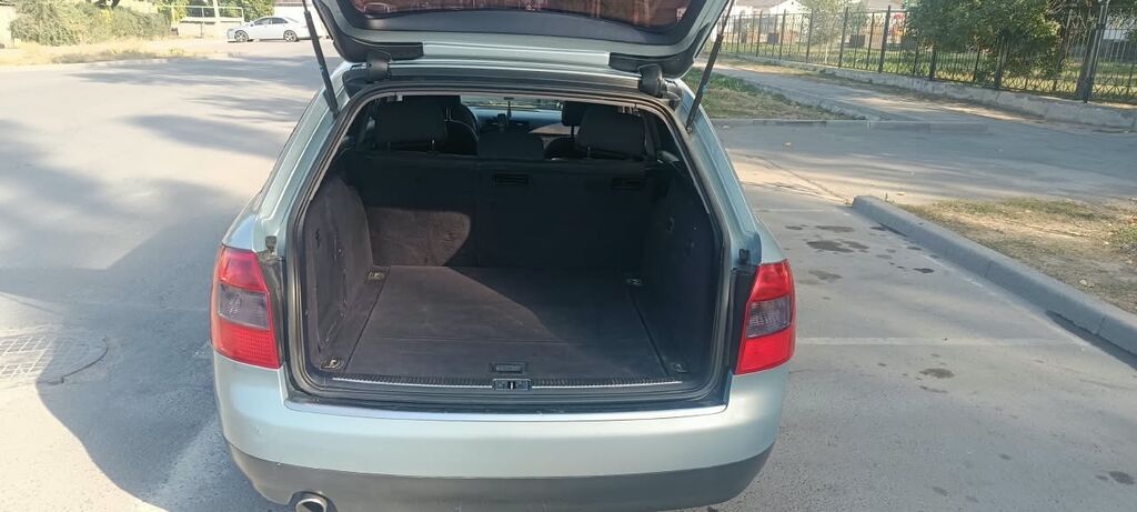 Audi A4: 2002 г., 2 л, Механика, Бензин, Универсал: фото 3