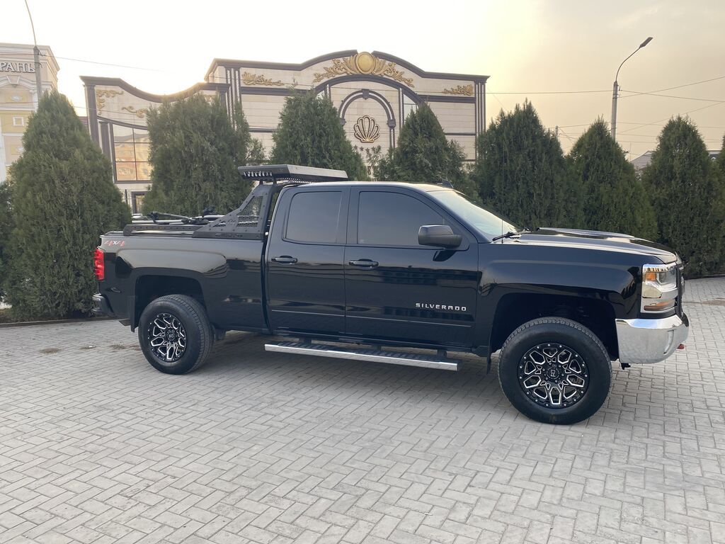 Chevrolet Silverado: 2017 г., 5.3 л, Автомат, Бензин, Пикап: фото 3