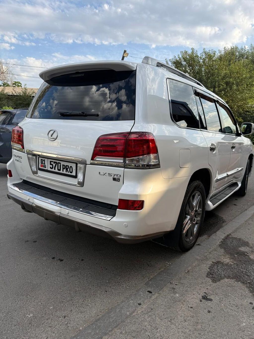 Lexus LX: 2012 г., 5.7 л, Автомат, Бензин, Внедорожник: фото 3