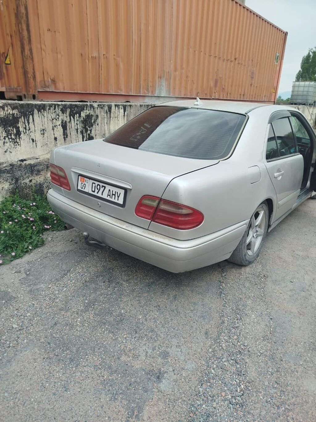 Mercedes-Benz E-Class: 1997 г., 2 л, Механика, Бензин, Седан: фото 3
