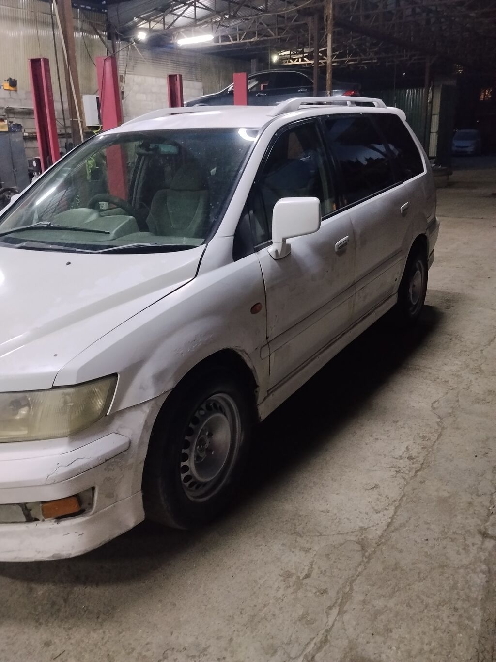 Mitsubishi Chariot: 1998 г., 2.4 л, Автомат, Бензин, Минивэн: фото 6
