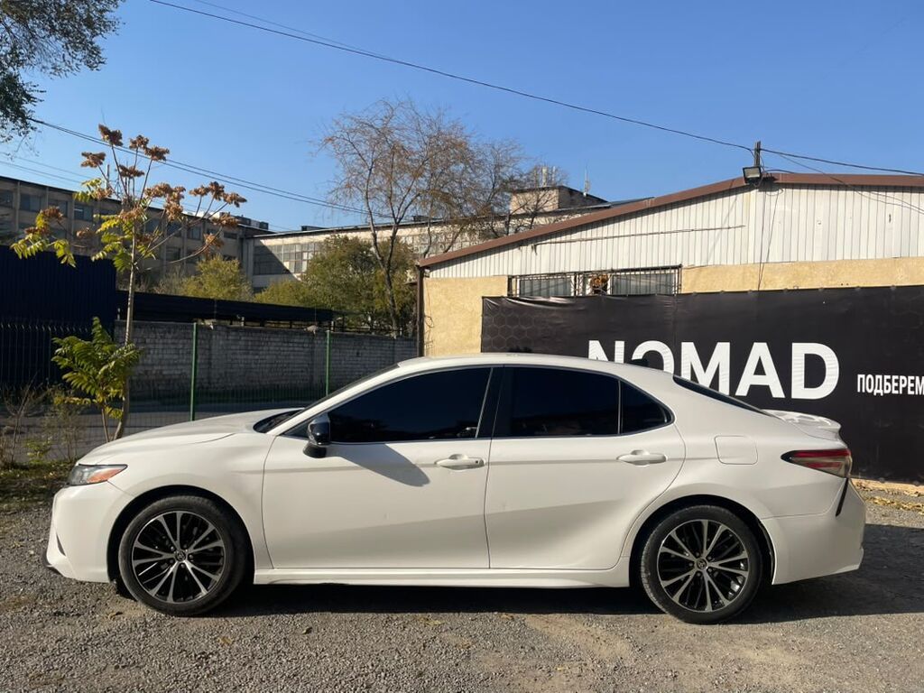 Toyota Camry: 2018 г., 2.5 л, Автомат, Бензин, Седан: фото 2