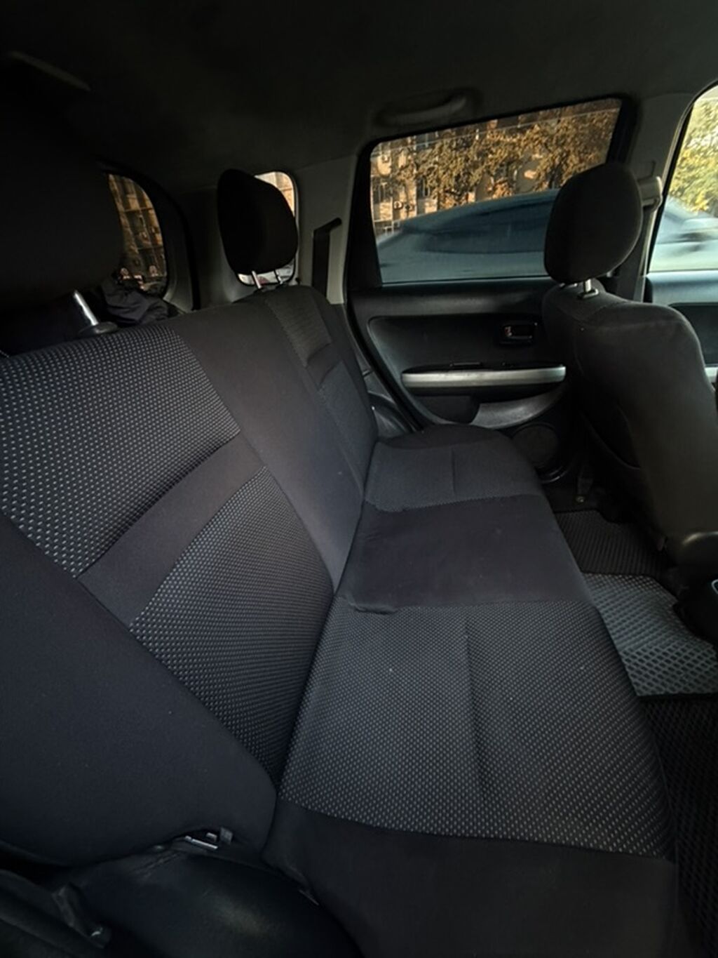 Toyota Ist: 2002 г., 1.3 л, Автомат, Бензин, Хэтчбэк: фото 7