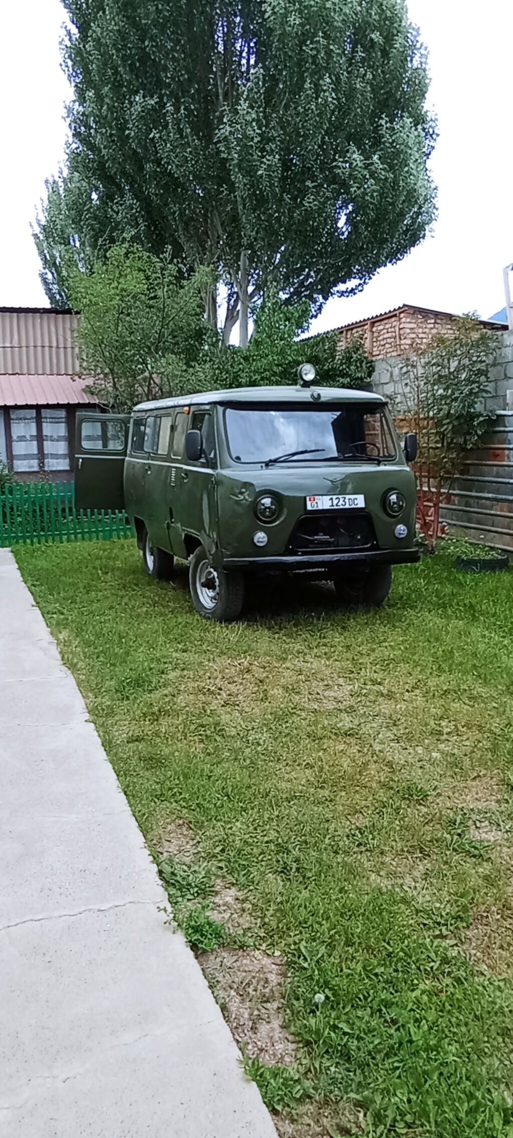 УАЗ 452 Buhanka: 1998 г., 2.4 л, Механика, Бензин, Фургон: фото 2