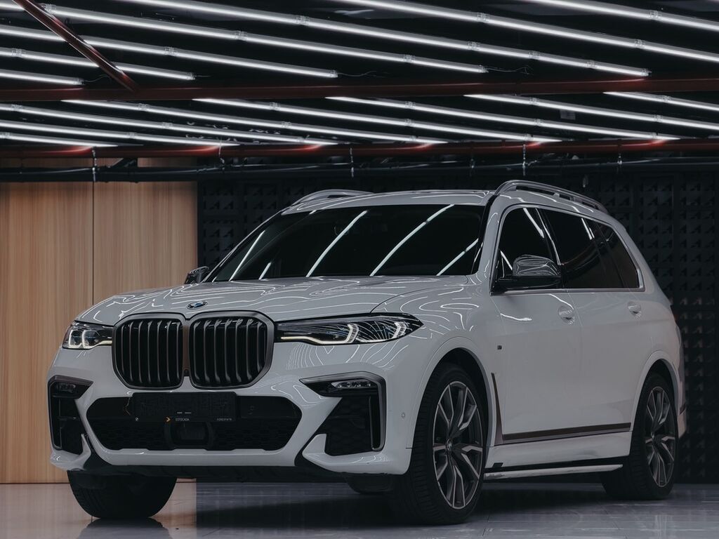 BMW X7: 2020 г., 4.4 л, Автомат, Бензин, Внедорожник: фото 2