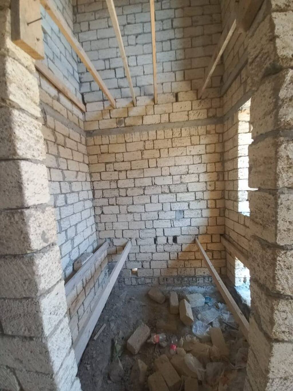Masazır 4 otaqlı, 130 kv. m, Təmirsiz