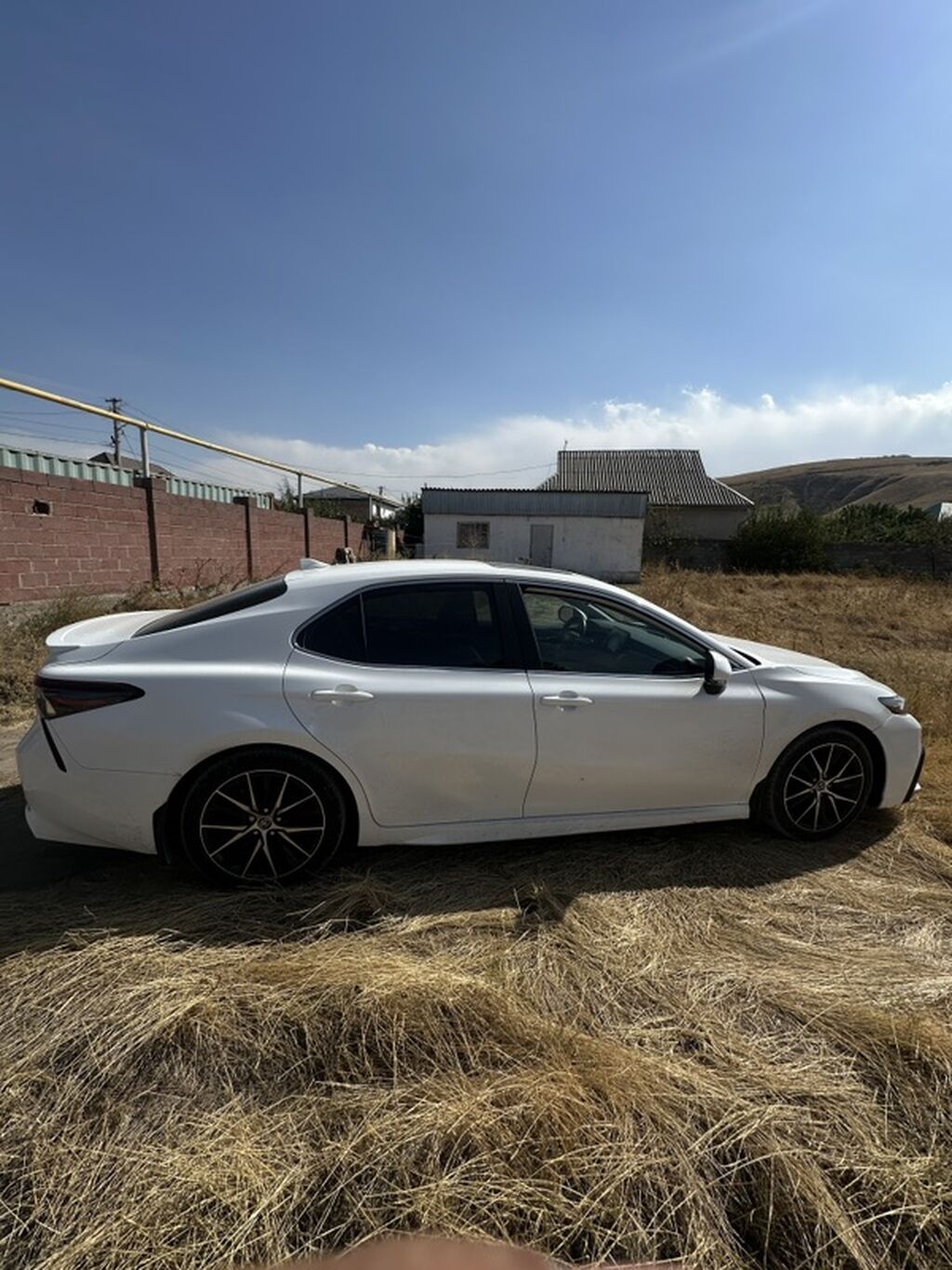 Toyota Camry: 2023 г., 2.5 л, Автомат, Гибрид, Седан: фото 3