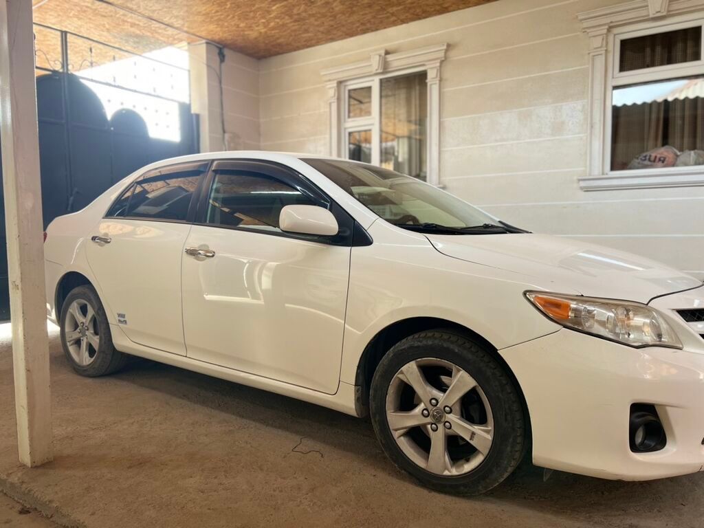 Toyota Corolla: 2011 г., 1.8 л, Автомат, Бензин, Седан: фото 3