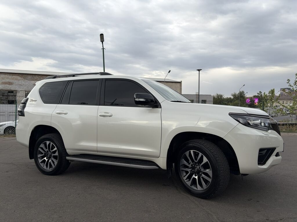Toyota Land Cruiser Prado: 2022 г., 4 л, Автомат, Бензин, Внедорожник: фото 3