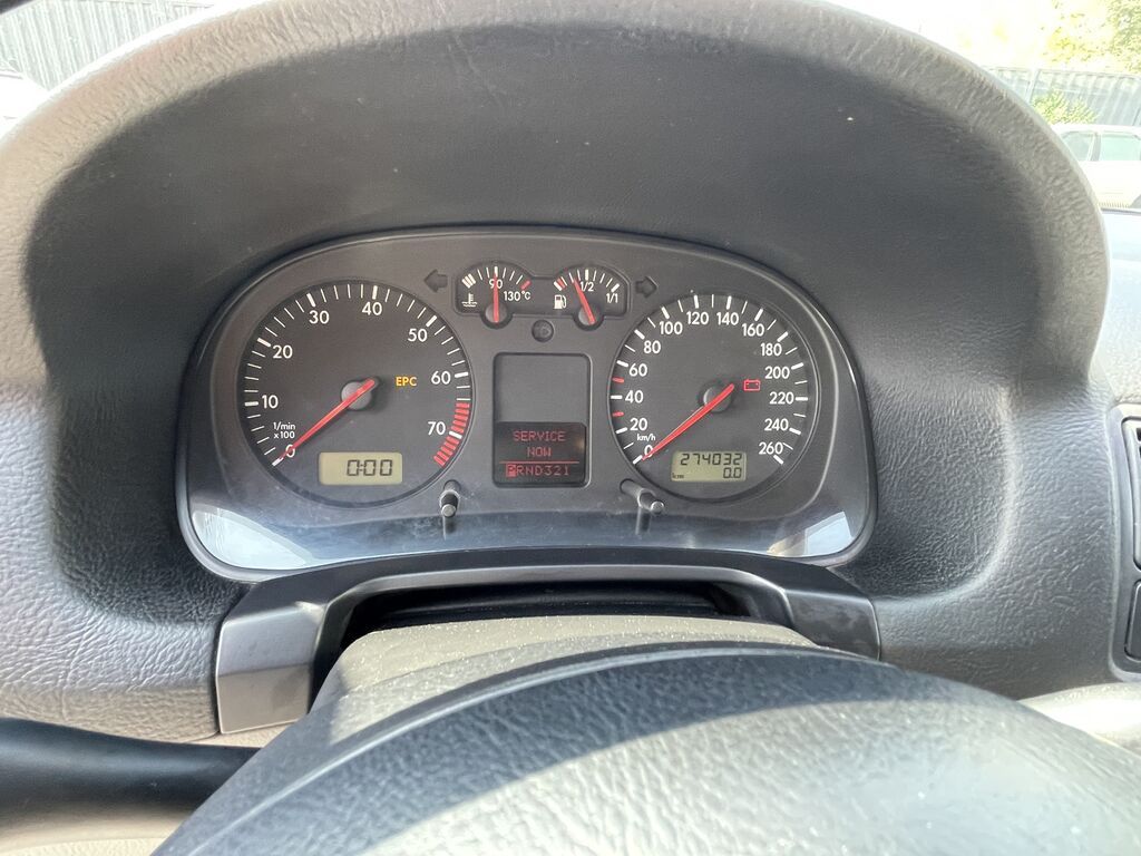 Volkswagen Golf: 2001 г., 1.6 л, Автомат, Бензин, Хэтчбэк: фото 8