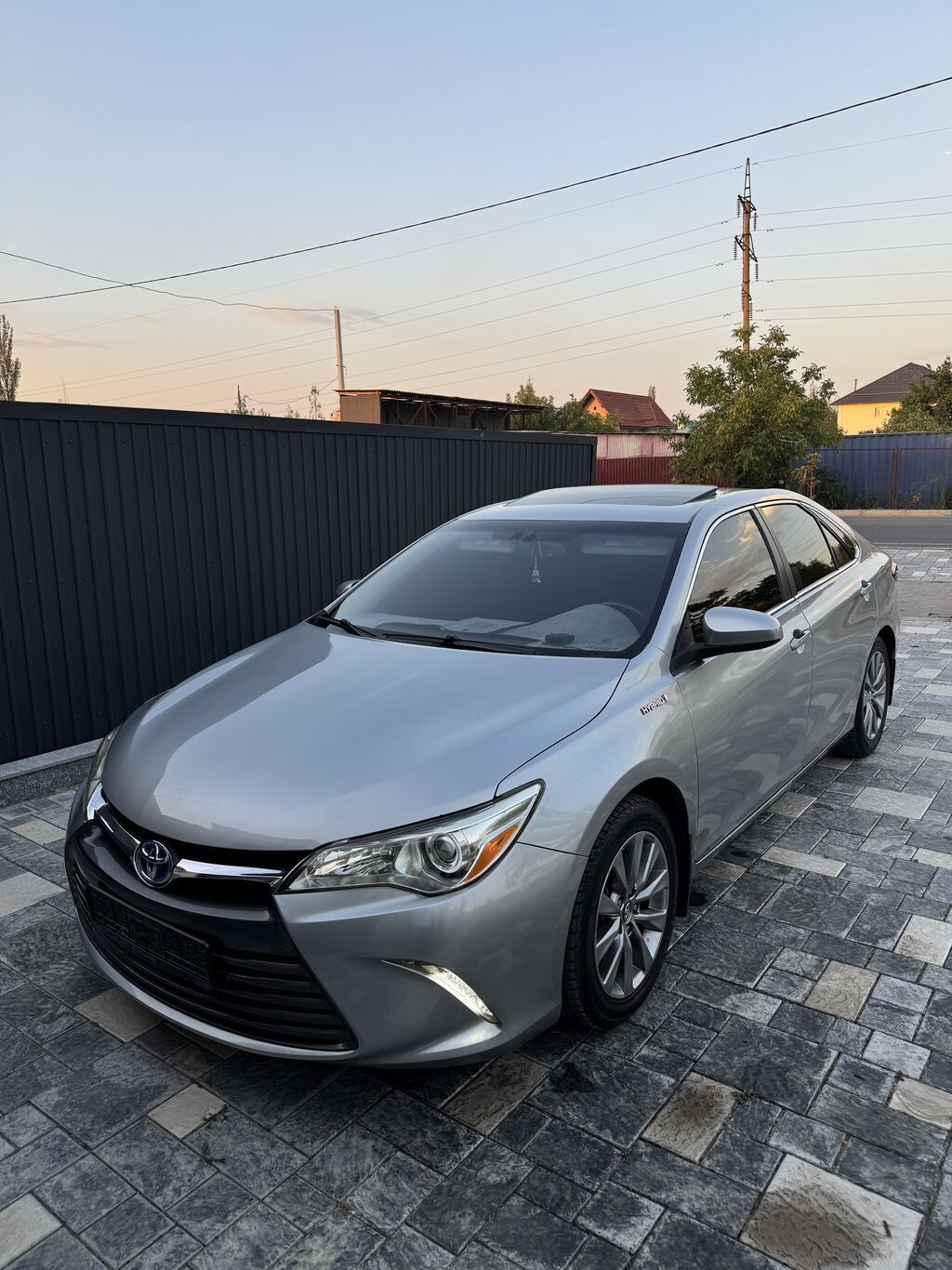 Toyota Camry: 2017 г., 2.5 л, Автомат, Гибрид, Седан: фото 2