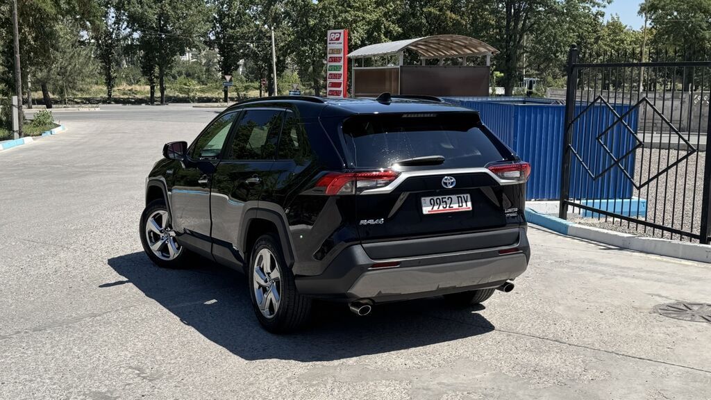 Toyota RAV4: 2019 г., 2.5 л, Автомат, Гибрид, Кроссовер: фото 2