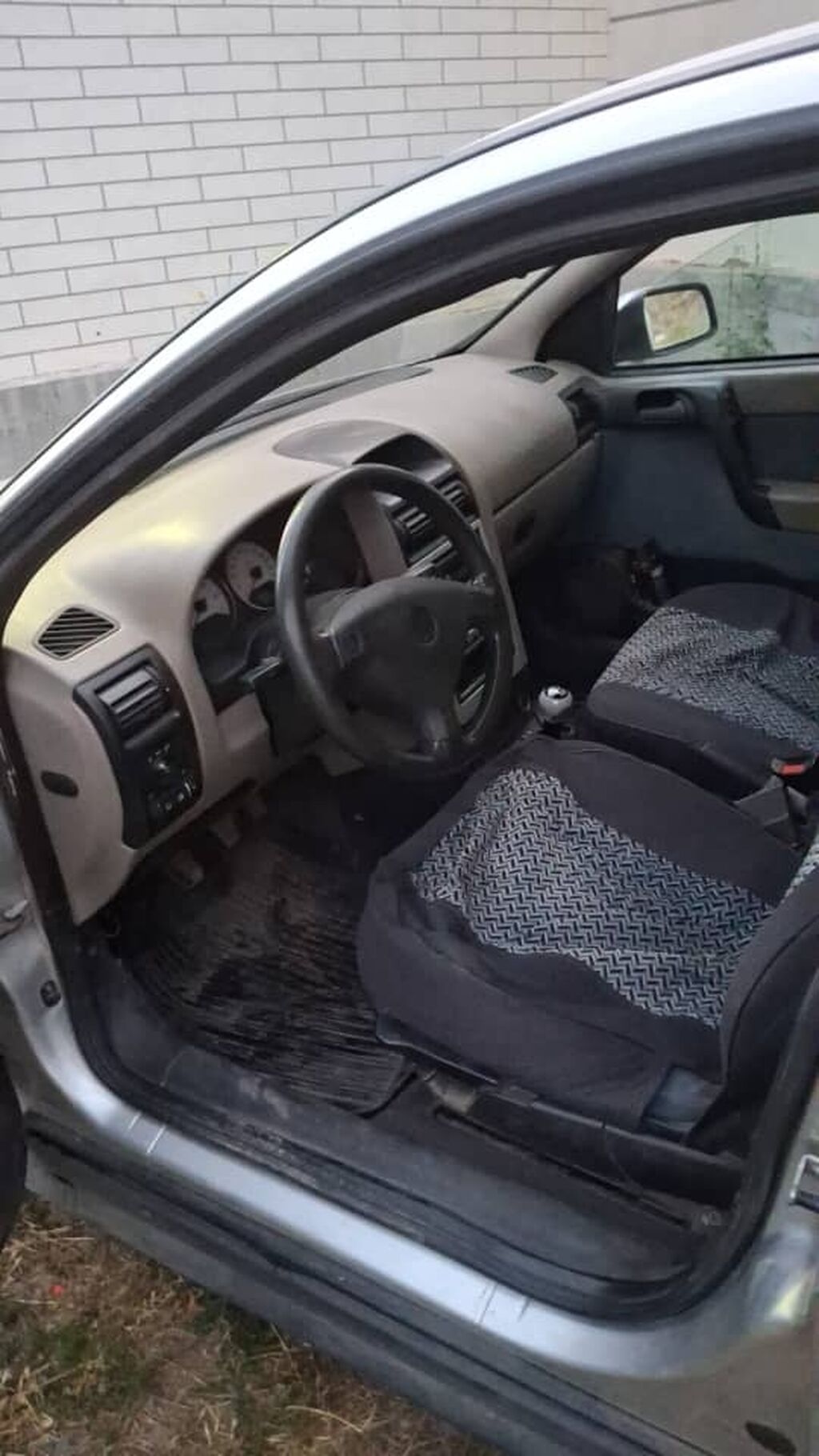 Opel Astra: 2005 г., 1.8 л, Механика, Бензин, Седан: фото 2