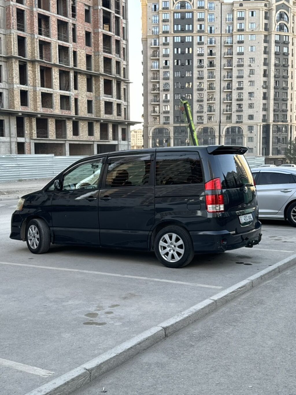 Toyota Noah: 2005 г., 2 л, Автомат, Бензин, Минивэн: фото 4