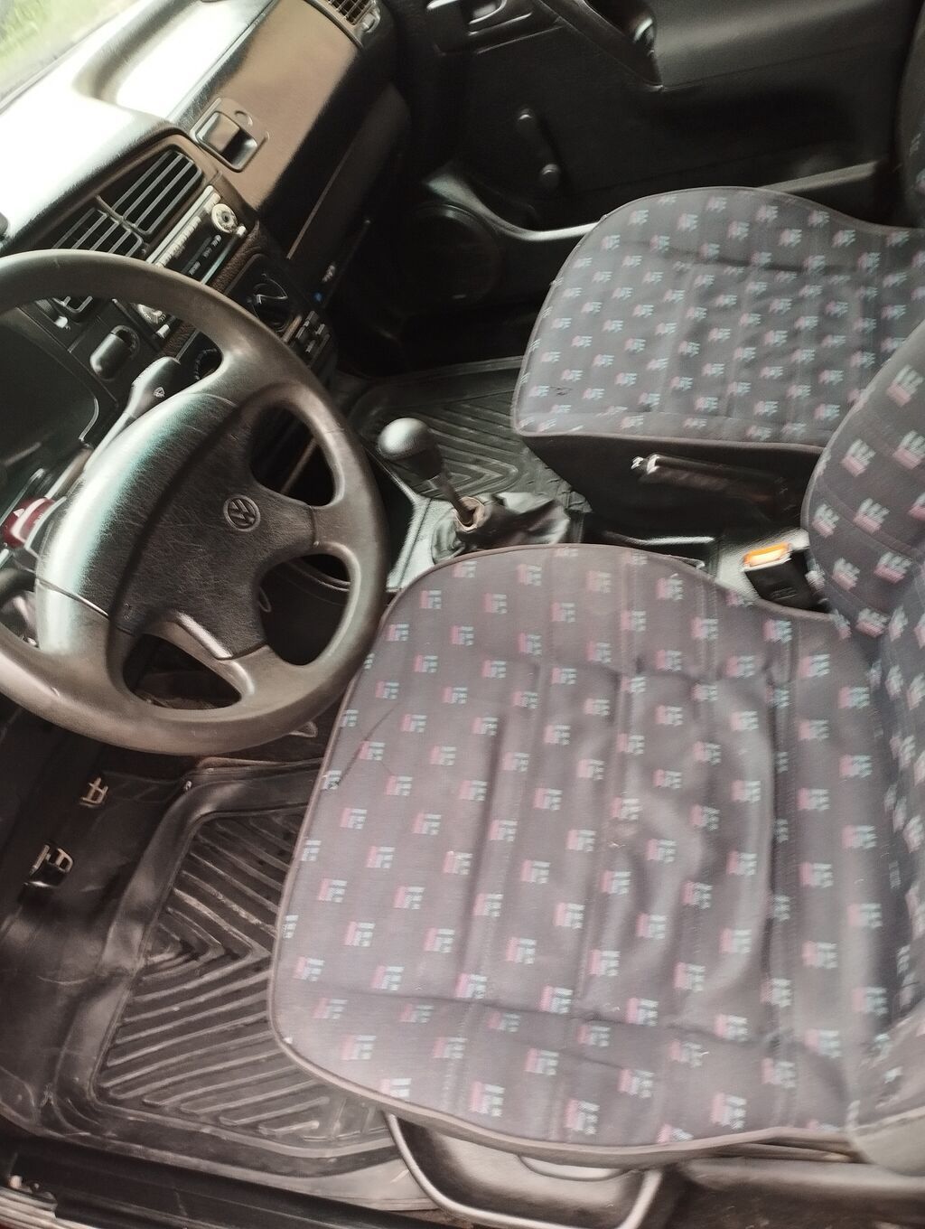 Volkswagen Golf: 1994 г., 1.8 л, Механика, Бензин, Хэтчбэк: фото 8