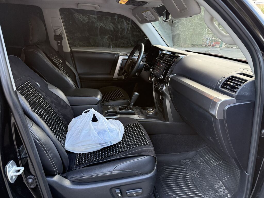 Toyota 4Runner: 2019 г., 4 л, Автомат, Газ, Внедорожник: фото 7
