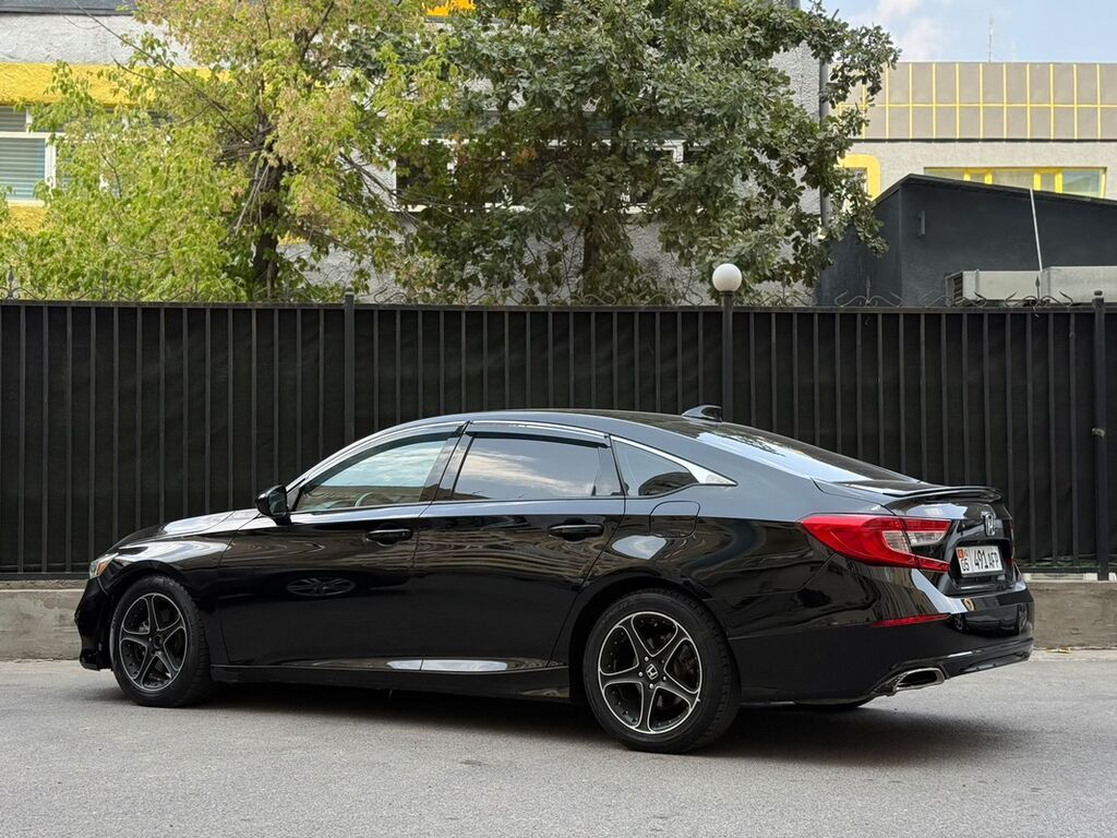 Honda Accord: 2018 г., 2 л, Седан: фото 6