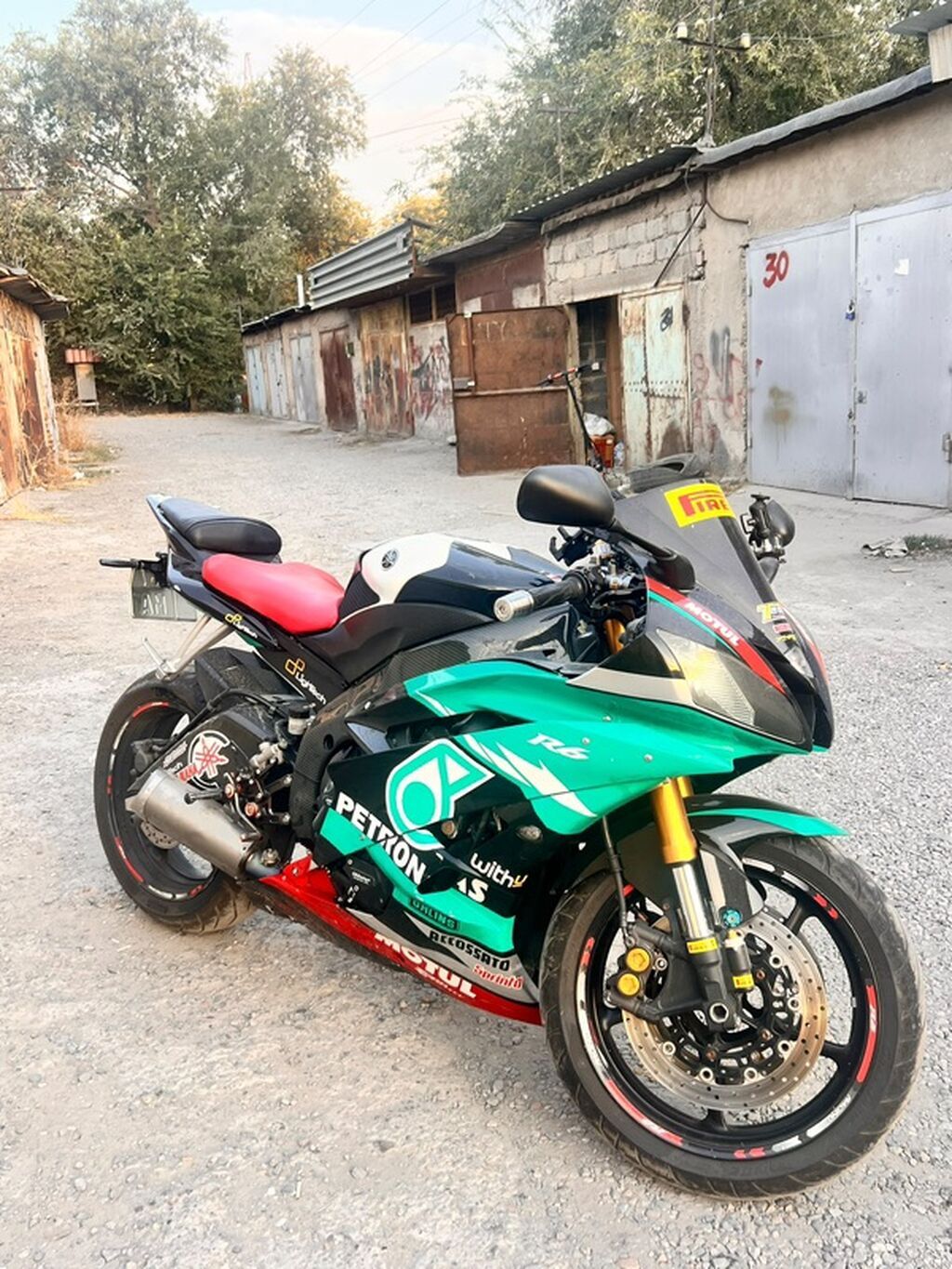 Спортбайк Yamaha YZF-R6 2014год обмен на маш резина новая хорошее: фото 3