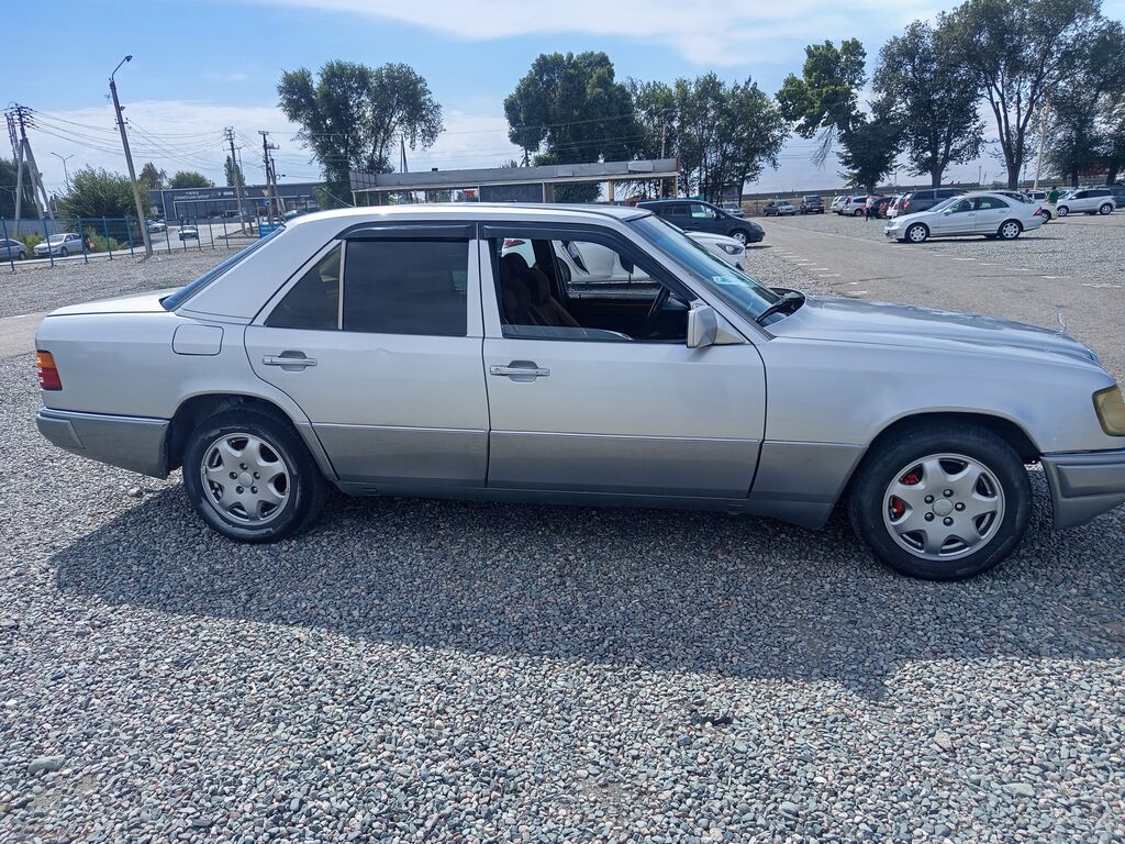 Mercedes-Benz W124: 1993 г., 2 л, Механика, Газ, Седан: фото 5