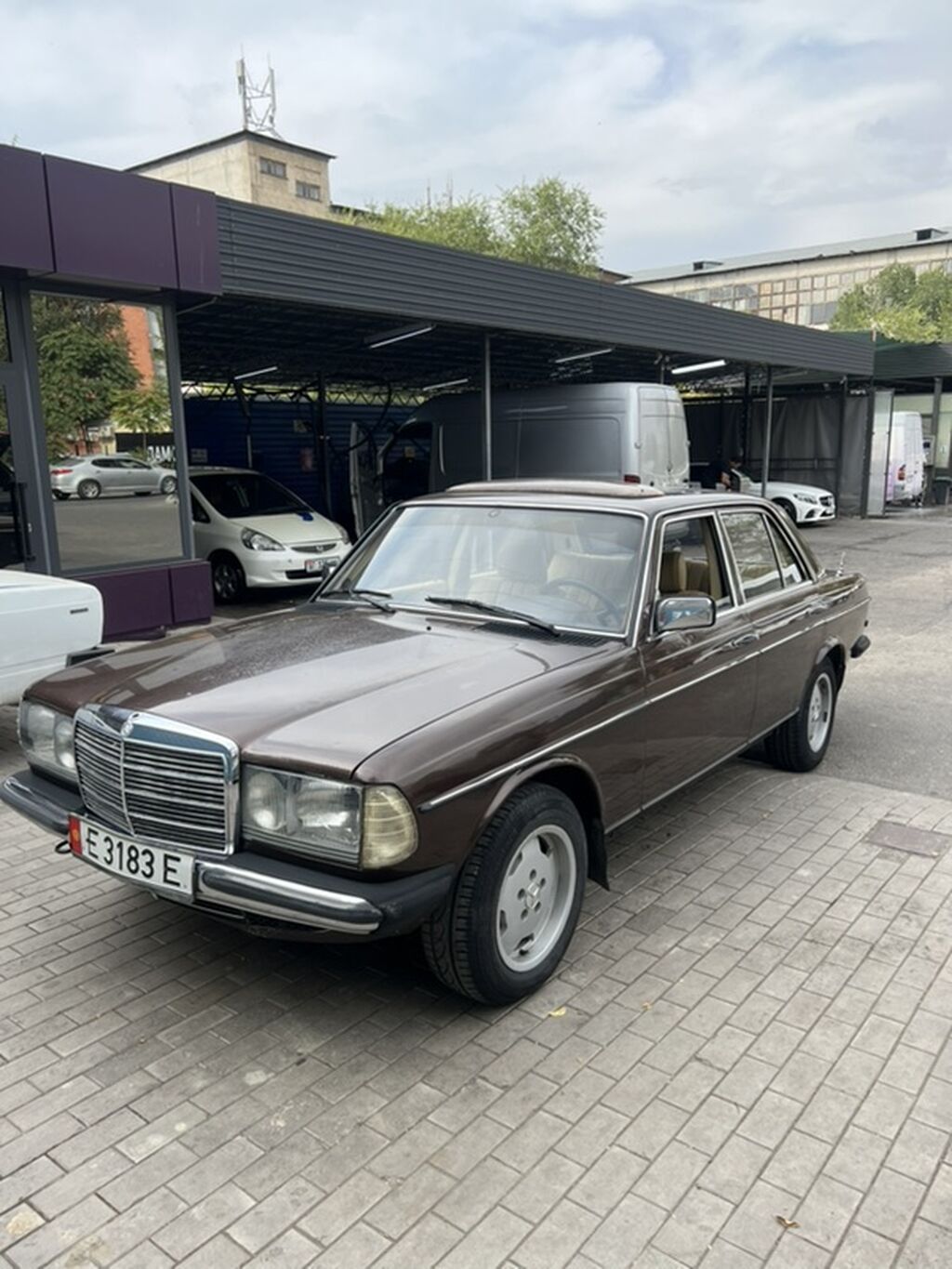 Mercedes-Benz W123: 1984 г., 2 л, Механика, Бензин, Седан: фото 2