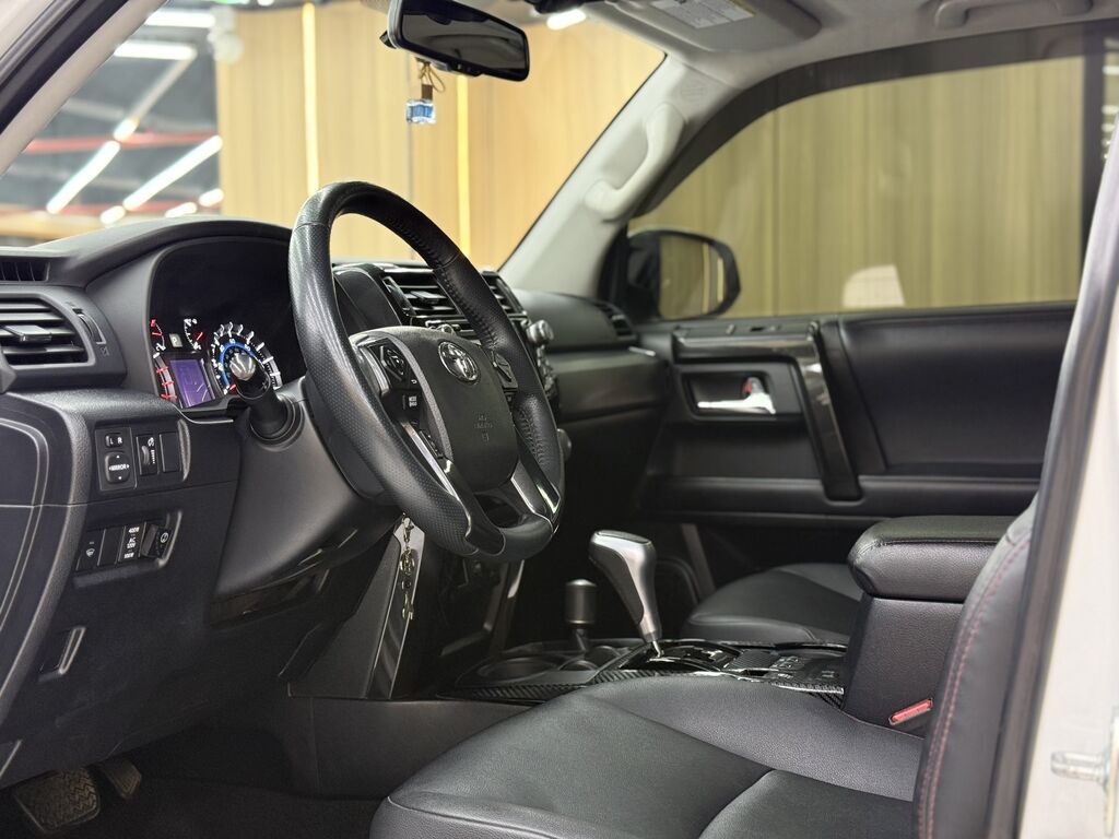 Toyota 4Runner: 2018 г., 4 л, Автомат, Газ, Внедорожник: фото 5