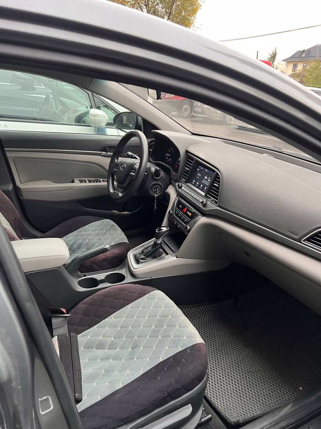 Hyundai Elantra: 2017 г., 2 л, Автомат, Бензин, Седан: фото 4