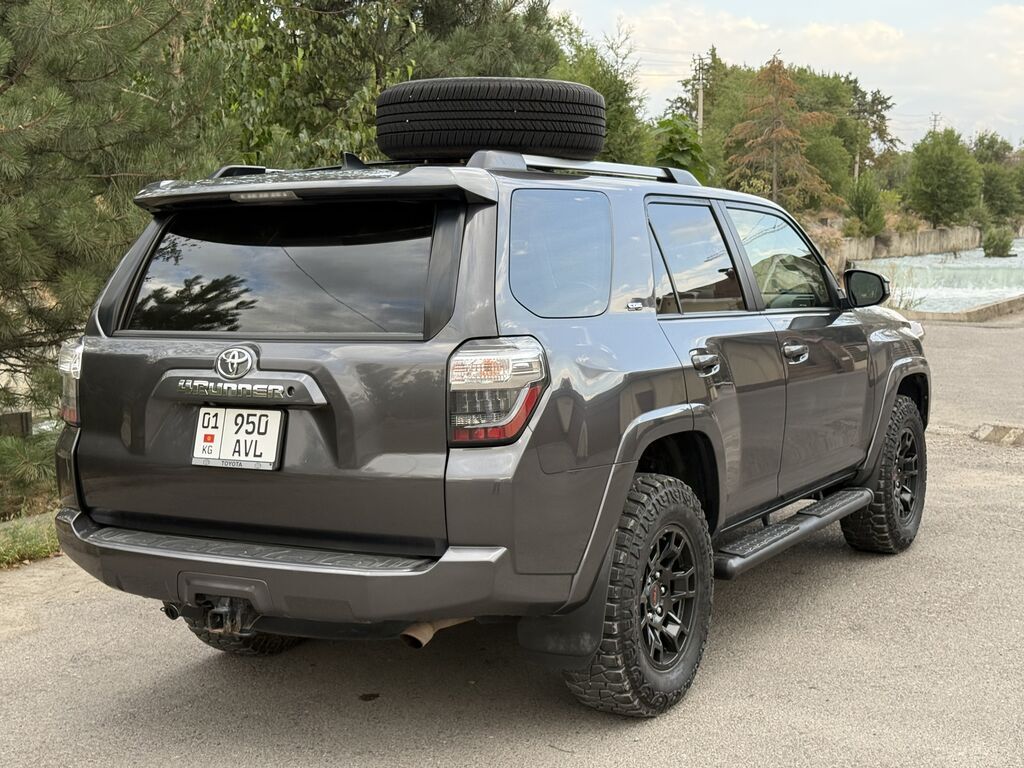 Toyota 4Runner: 2019 г., 4 л, Автомат, Газ, Внедорожник: фото 3