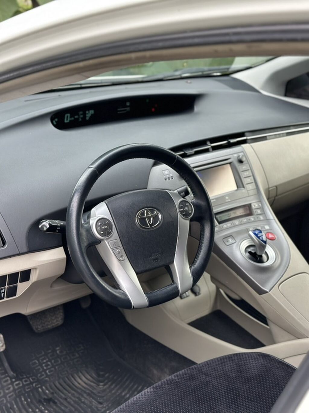Toyota Prius: 2014 г., 1.8 л, Автомат, Гибрид, Лифтбек: фото 5