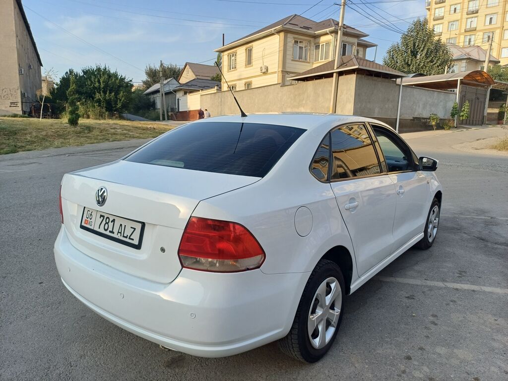 Volkswagen Polo: 2012 г., 1.6 л, Механика, Бензин, Седан: фото 2