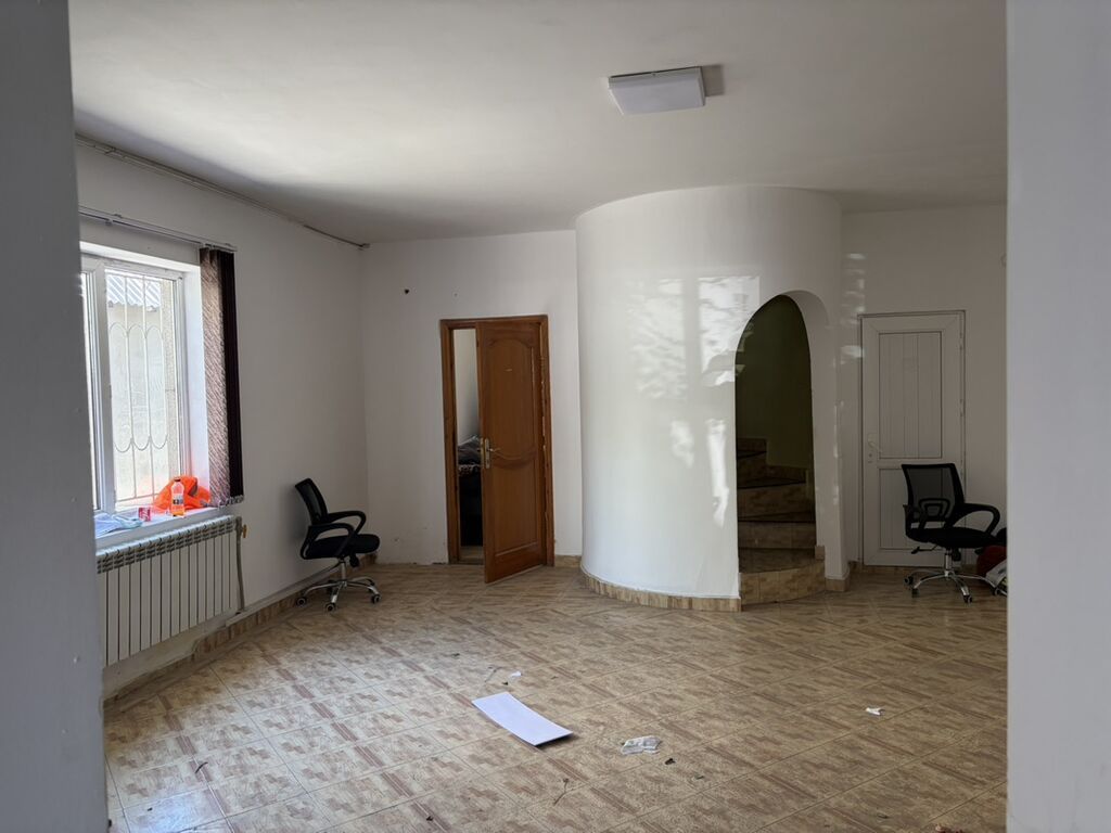 4 комнаты, 200 м², 6 соток, Бишкек, Филармония Собственник: фото 2