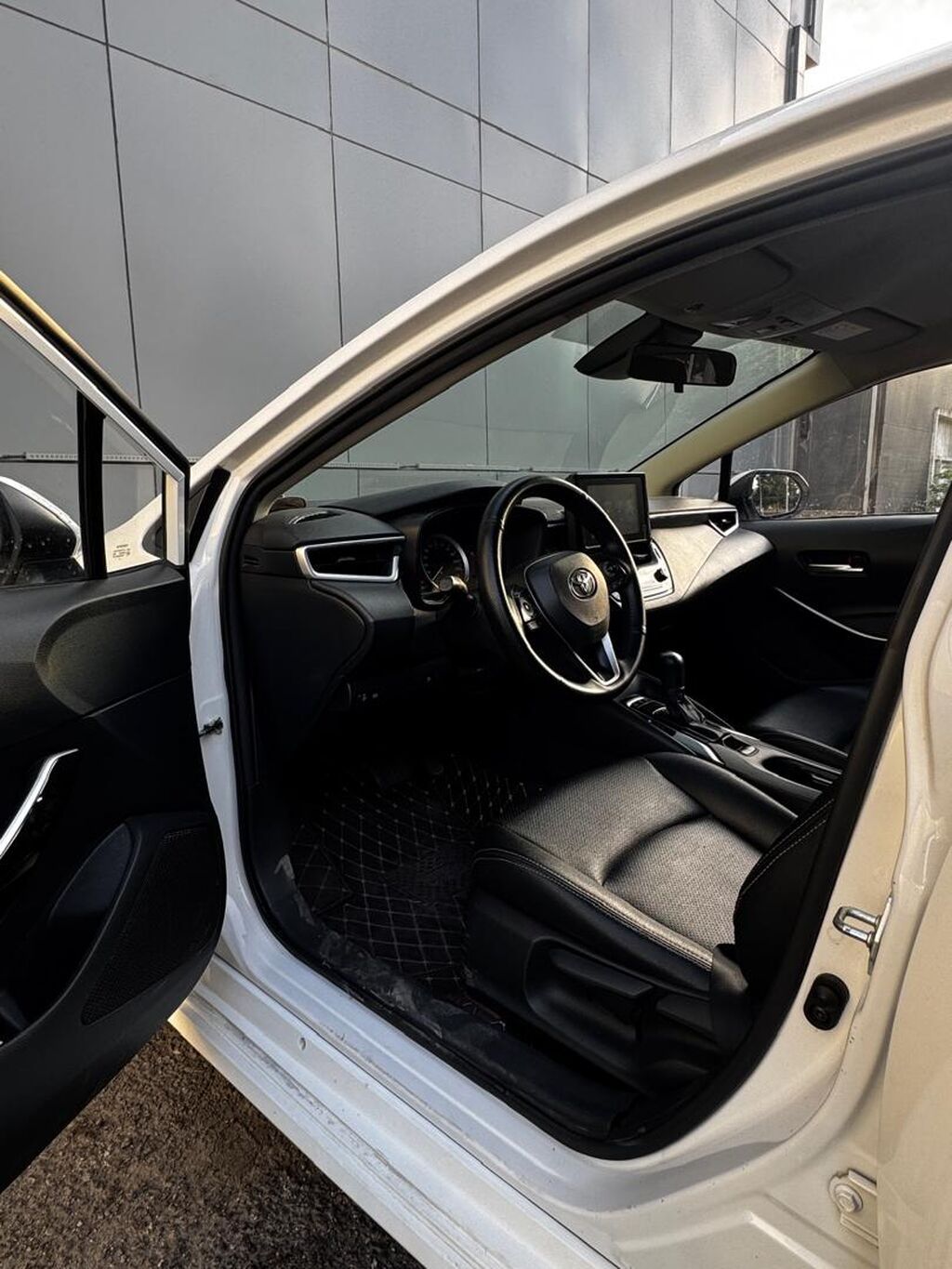 Toyota Corolla: 2021 г., 1.8 л, Вариатор, Гибрид, Седан: фото 5