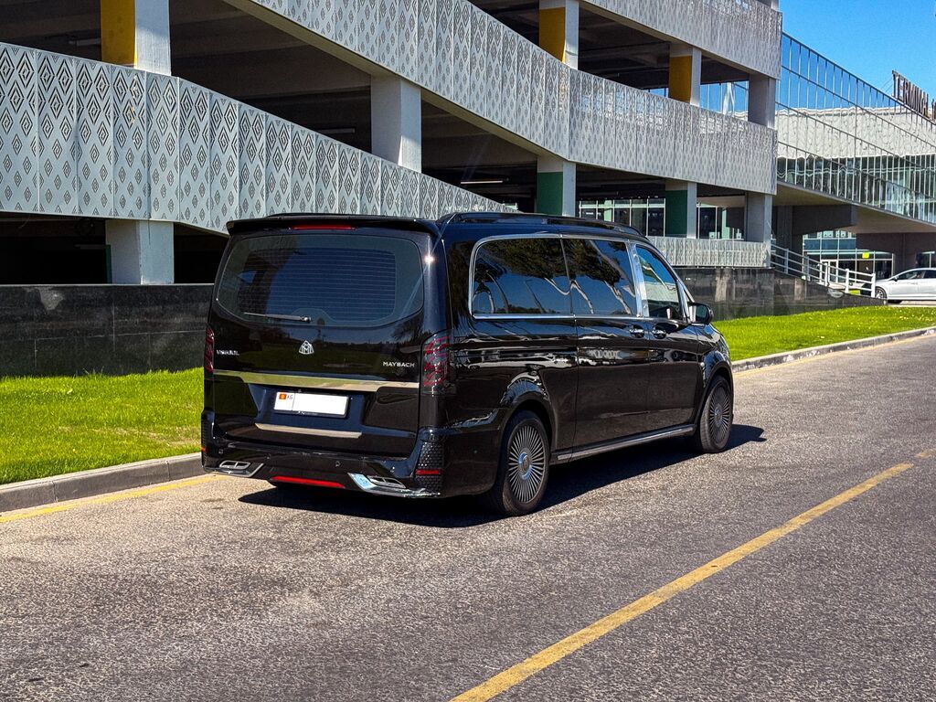 Mercedes-Benz V-Class: 2023 г., 2 л, Автомат, Бензин, Минивэн: фото 3