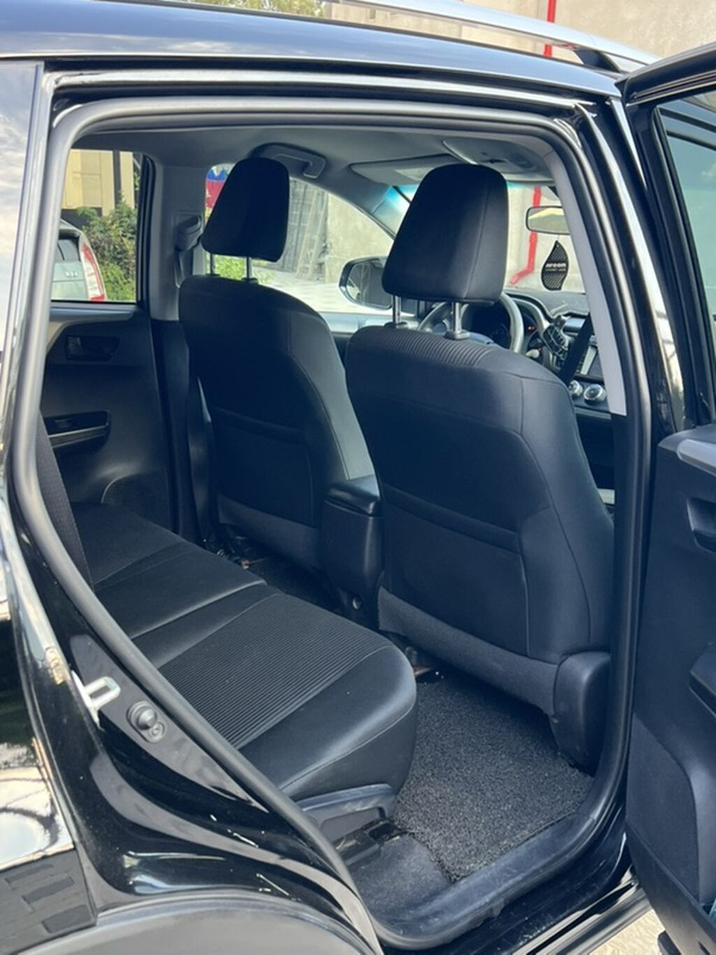 Toyota RAV4: 2017 г., 2.5 л, Автомат, Газ, Кроссовер: фото 7