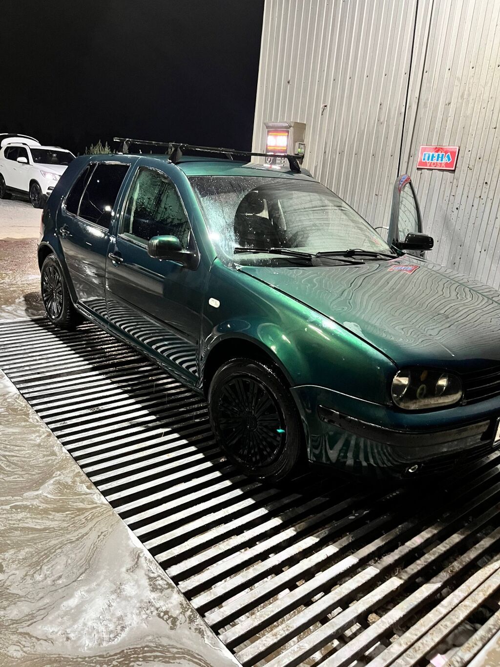 Volkswagen Golf: 1998 г., 1.6 л, Механика, Хэтчбэк: фото 2