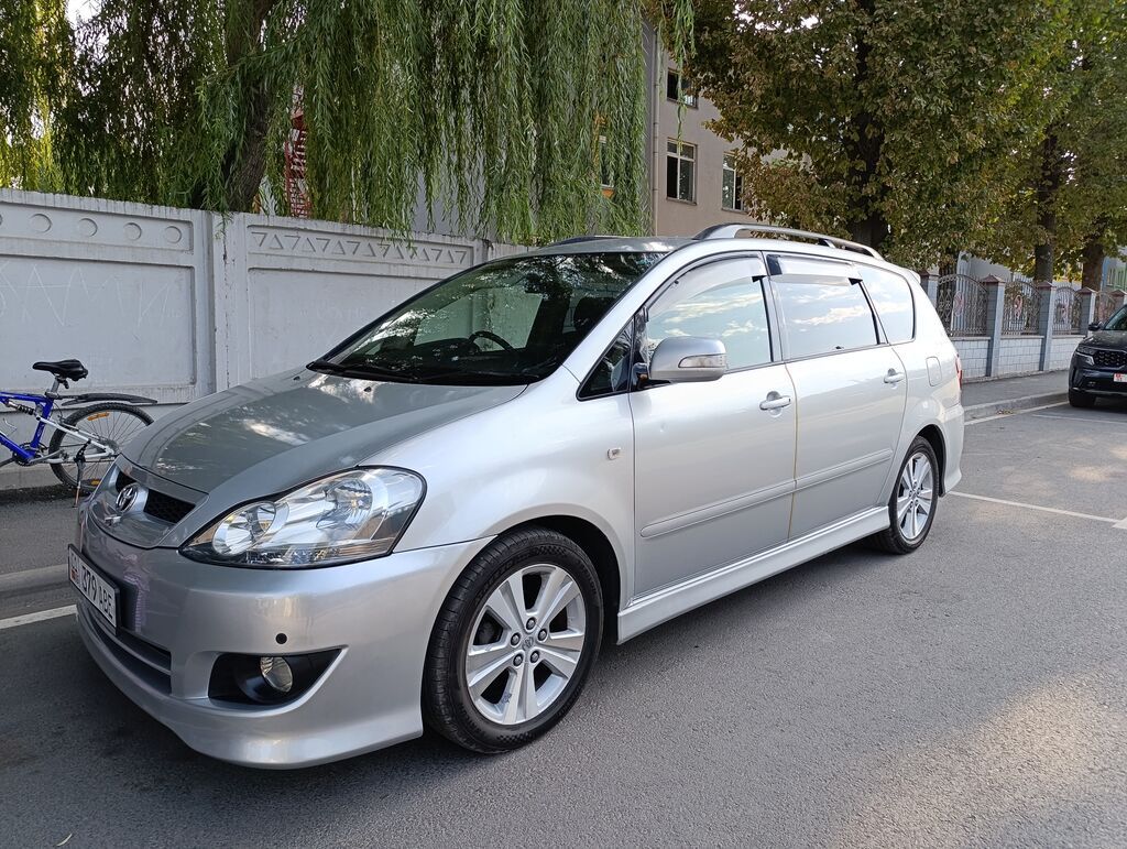 Toyota Ipsum: 2003 г., 2.4 л, Автомат, Газ, Минивэн: фото 1