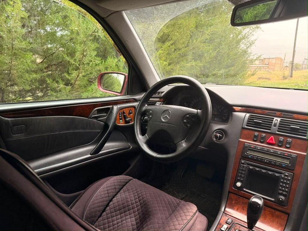 Mercedes-Benz E-Class: 2001 г., 4.3 л, Автомат, Бензин, Седан: фото 8
